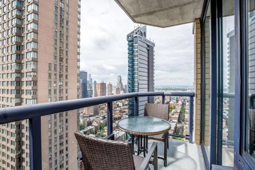 Midtown 2br w elevator wd nr entertainment NYC-1227, New York (photo 4)