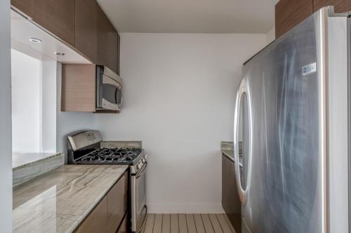 Midtown 2br w elevator wd nr entertainment NYC-1227, New York (photo 9)