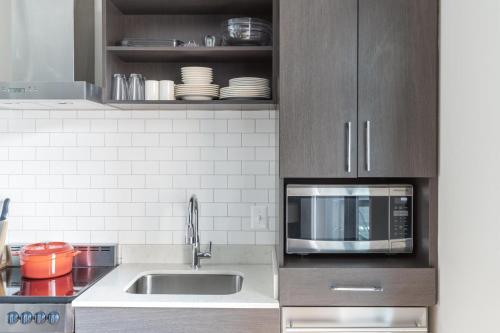 Mount Vernon 1BR w Gym WD Rooftop nr Metro WDC-168 in Washington, USA