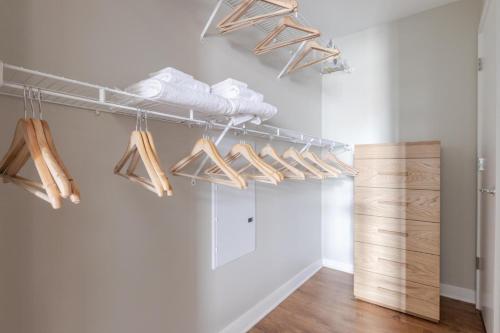 Mount Vernon 1BR w Gym WD Rooftop nr Metro WDC-168 in Washington, USA