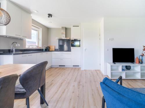 Κουζίνα, Luxe Stay with Sauna & Garden in Τόλεν