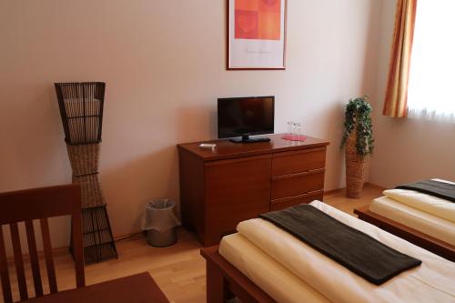 Hotel Checkin - image 4