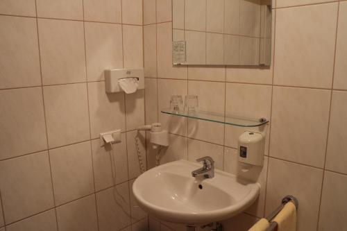 Fürdőszoba, Hotel Checkin in Gleisdorf