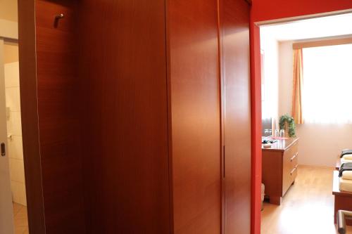 Hotel Checkin - main image