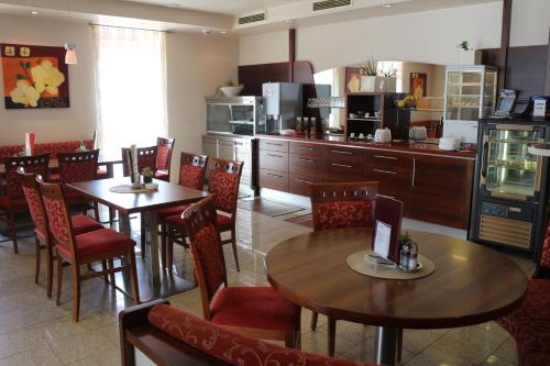 Hotel Checkin - image 9