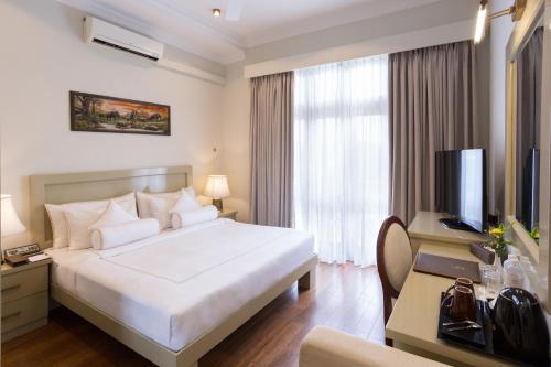 Serene Villa ' 38 Room Type - Deluxe Double Room with Balcony