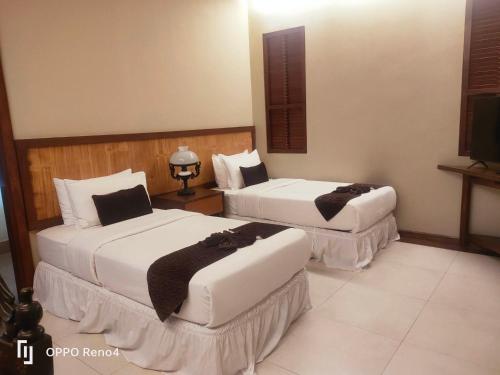 2 twin beds