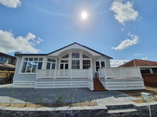 Tauranga - Big, beautiful Villa on the water! - Accommodation - Tauranga