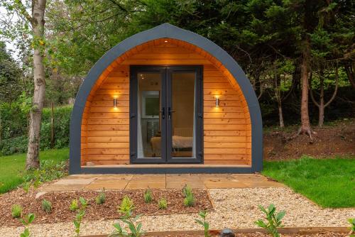 外部景觀, The Plough Inn Cabins in 查爾伯里