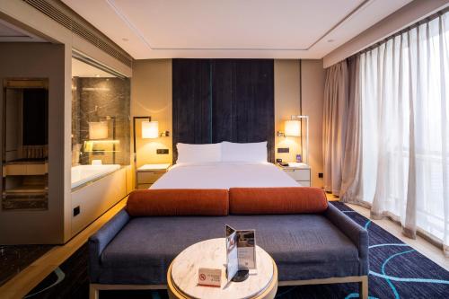 Hilton Xi'an High-tech Zone - Tap to explore photos