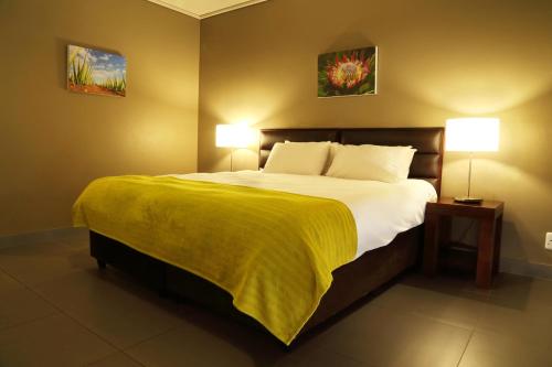 1 double bed, 2 twin beds