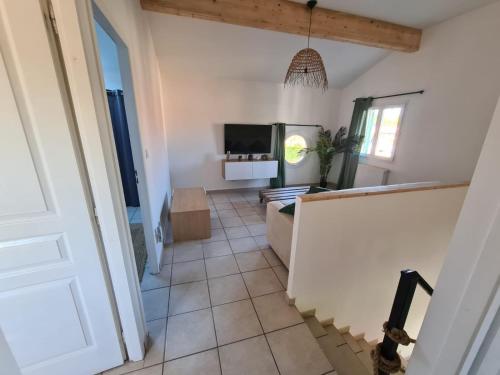 Koplietošanas atpūtas telpa ar TV, Casa Papidou, Charmante Maison au calme in Jonage
