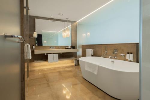room detail thumbnail 2