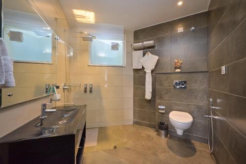 Premium Cottage with Garden View image 9