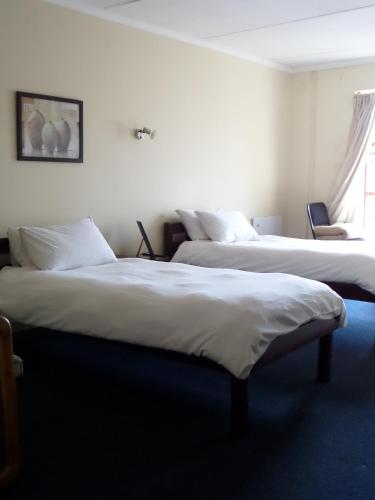 2 twin beds