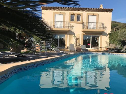 Très belle maison piscine chauffé 210M2 climatisé - Location saisonnière - Sainte-Maxime