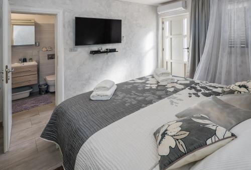 Peaceful Dream Villa near Split with heated pool in Ercegovci