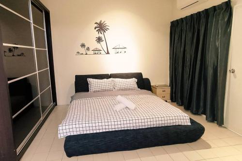 B&B Kulai - 1399 Kulai 12pax 5BR double StoryHouse Near JPO, Airport, AEON - Bed and Breakfast Kulai