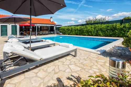 Peaceful Dream Villa near Split with heated pool in Ercegovci