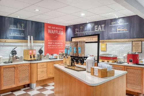 Hampton Inn Baltimore/White Marsh - image 6
