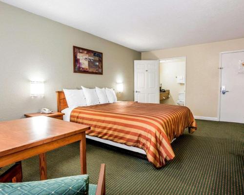 Rodeway Inn San Clemente Beach - image 2