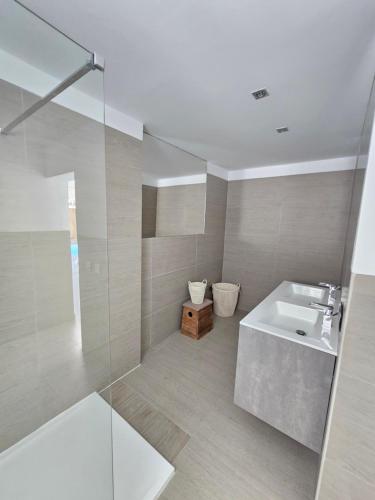 Nosotros Luxury Villa - Tap to explore photos