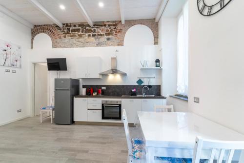 Modern Apartment at Via Carloni by Wonderful Italy