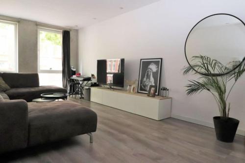  Moderne dubbele benedenwoning met 3 slaapkamers in Rotterdam