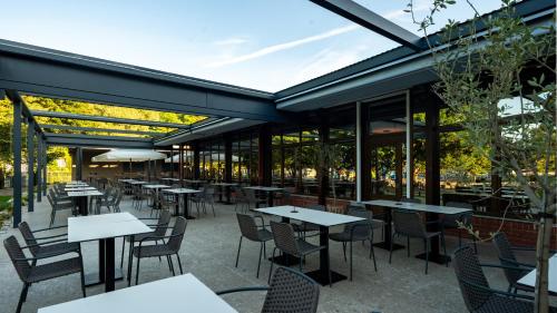 餐廳, Hotel Terme Jezercica in 下斯圖比察