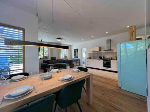 4YOUnic Glonn1 * Boxspring * Jacuzzi * Netflix*65“ in Glonn