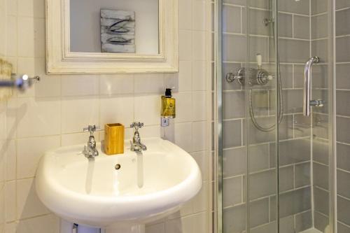 The Georgian House - image 6