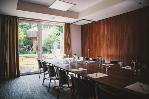 Utopia Hotel - image 12