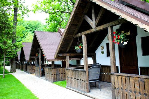 Cornul Vanatorului Bungalows