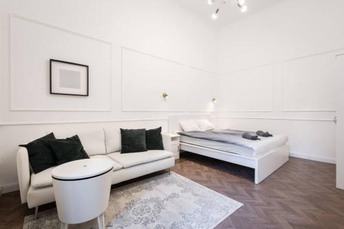 Stylish Apartment in the City Center with AC
