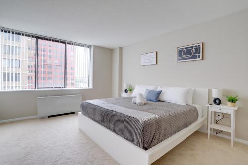 Amazing 1BR Apartment at Crystal City With Gym in Arlington, USA