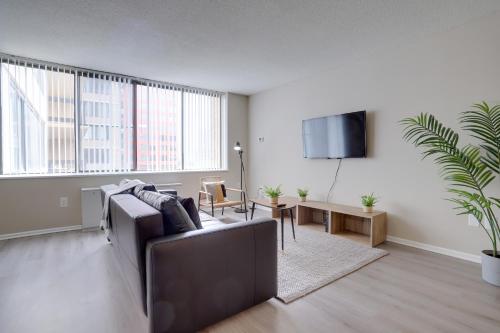 Amazing 1BR Apartment at Crystal City With Gym in Arlington, USA