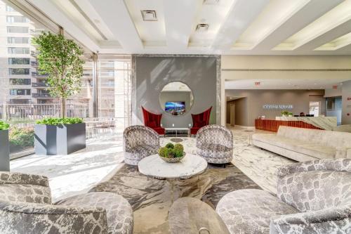 Amazing 1BR Apartment at Crystal City With Gym in Arlington, USA