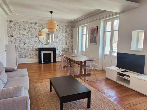 Le Duplex Rousseau: Appartement Lumineux & Central - Location saisonnière - Dijon