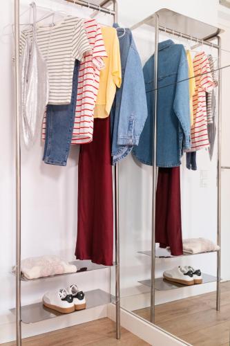 Chic & Basic Tallers Hostal - image 2