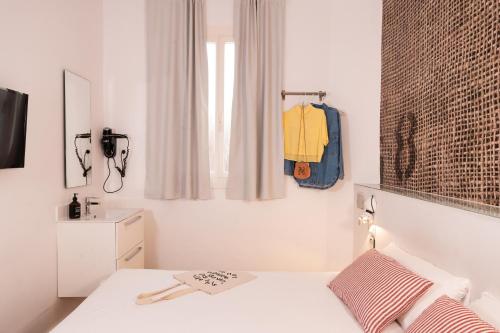 Chic & Basic Tallers Hostal - image 3