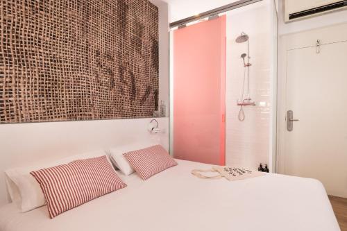 Chic & Basic Tallers Hostal - image 4