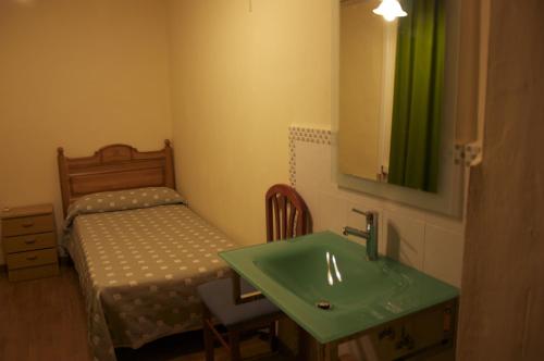 Single Room with Shared Bathroom