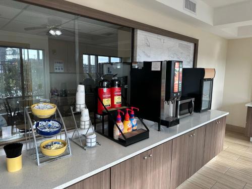 Days Inn & Suites by Wyndham Opelousas