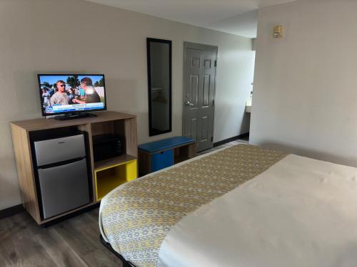 Days Inn & Suites by Wyndham Opelousas