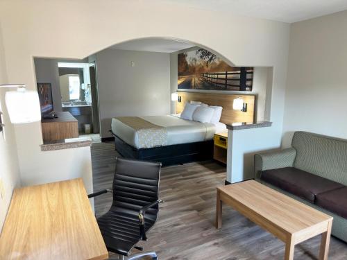 Days Inn & Suites by Wyndham Opelousas