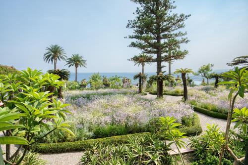 Sea View Deluxe King Room image 6