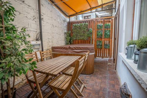 Hot tube apartment in the heart of Budapest, Kazinczy street, Budapest