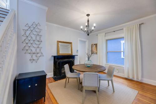 Charming Dayton Home Walk to River and Downtown! in Dayton, USA