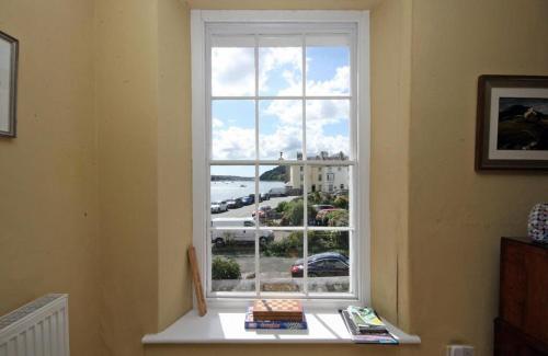 Вид, Awel y Mor in Бомарі