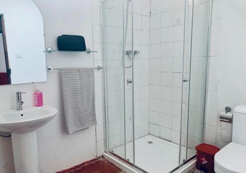 Bathroom, Casa No Centro Do Mundo Ilheu Equator in Belém